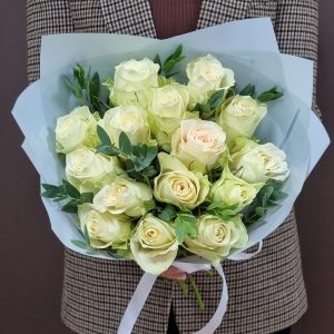 Букет из роз "Atnena" 15шт