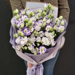 Букет из бело-синих эустом 15шт