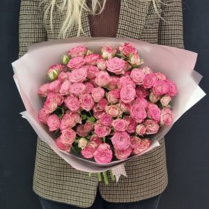 Букет из кустовых роз "Haley" 15шт